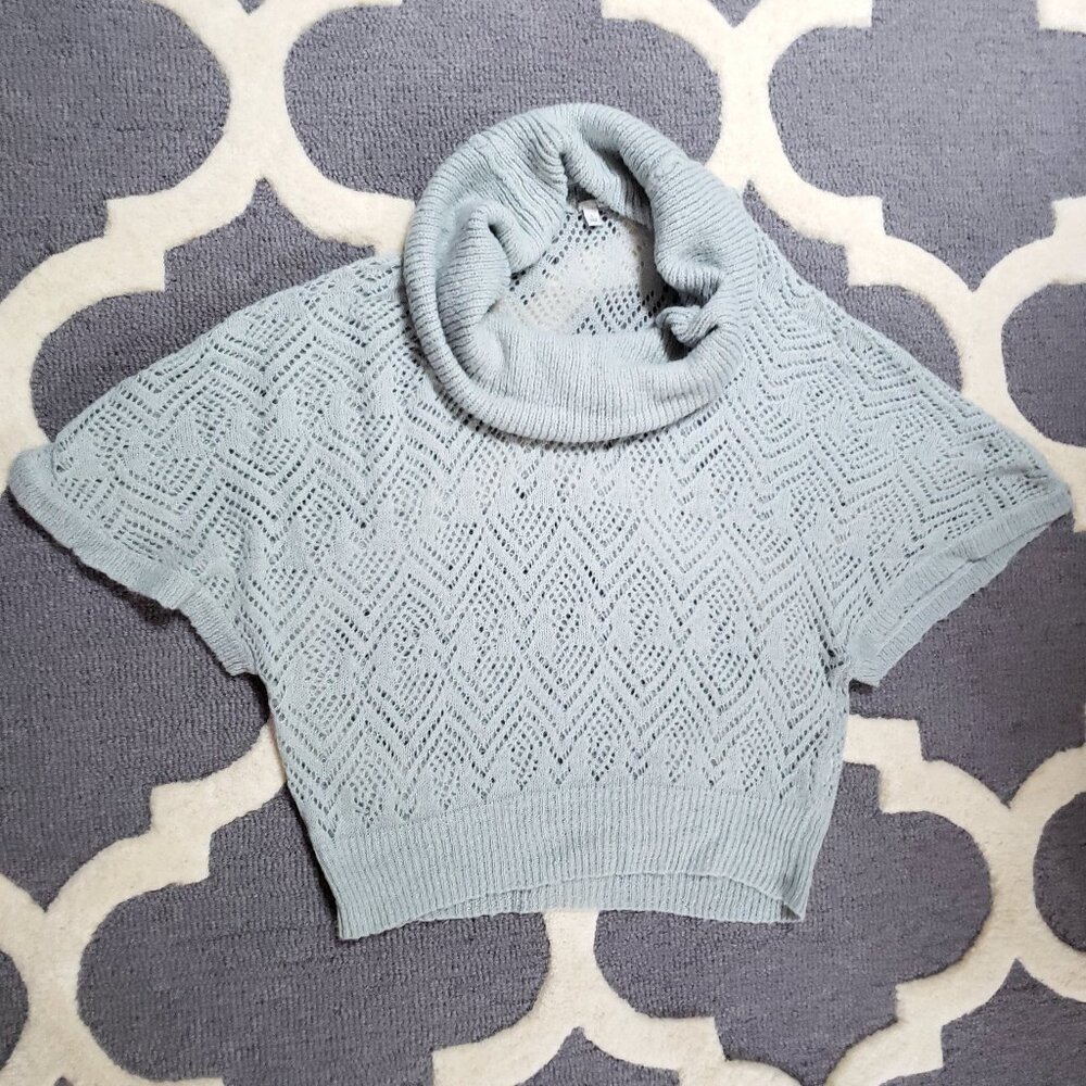 Light blue Short Sleeve knit, dolman sleeve cowl neck lightweight sweater small